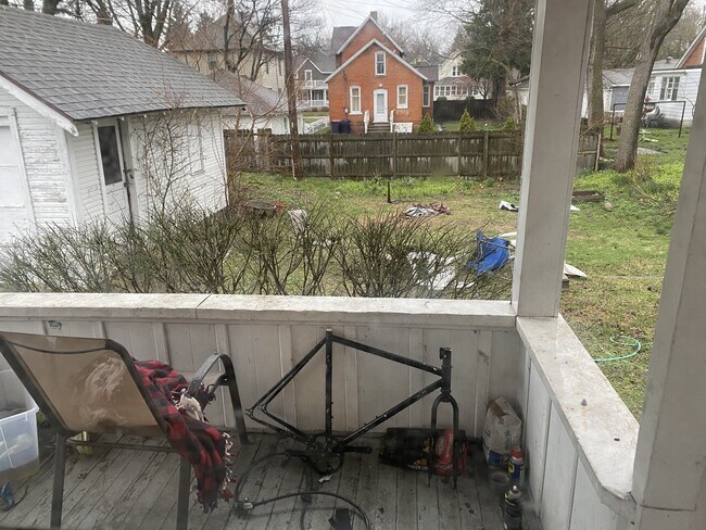 Building Photo - 11 W 14th St