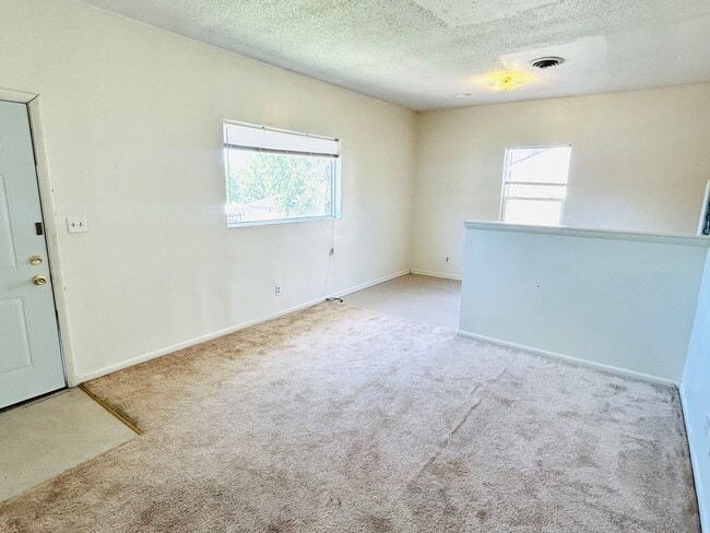 Building Photo - Affordable, Spacious Apartment!
