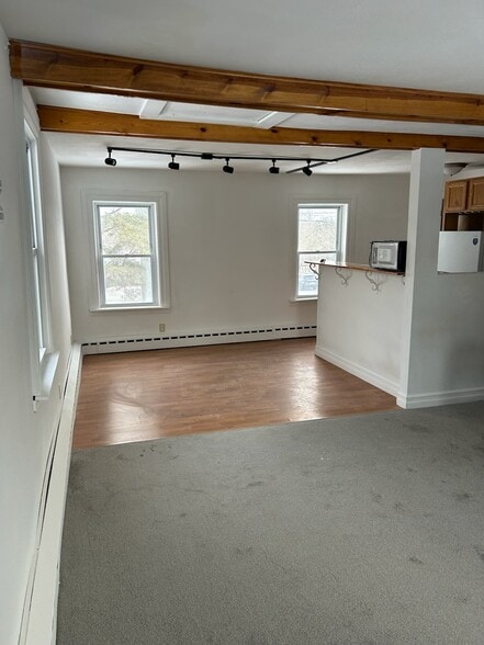 Living room - 1921 N James St