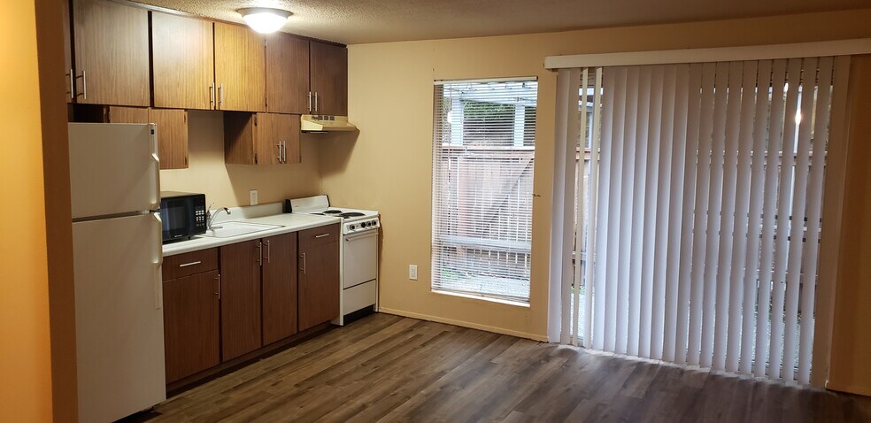 Primary Photo - 303 6th Ave