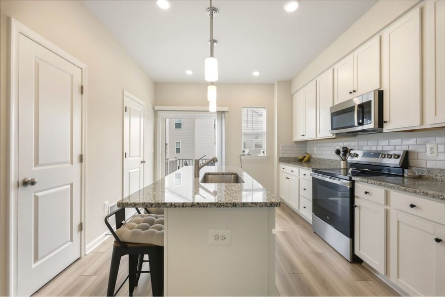 Building Photo - 51 Short Br Dr