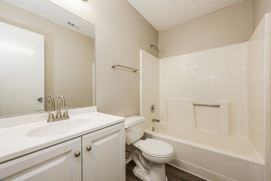 Building Photo - 1433 Spicewood Dr