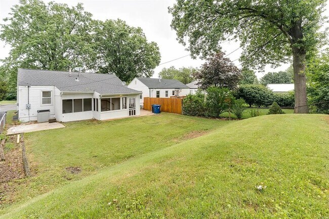 Building Photo - 10860 St Francis Ln