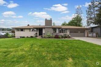 Building Photo - Spacious 5-Bedroom Home in Coveted Mead Sc...