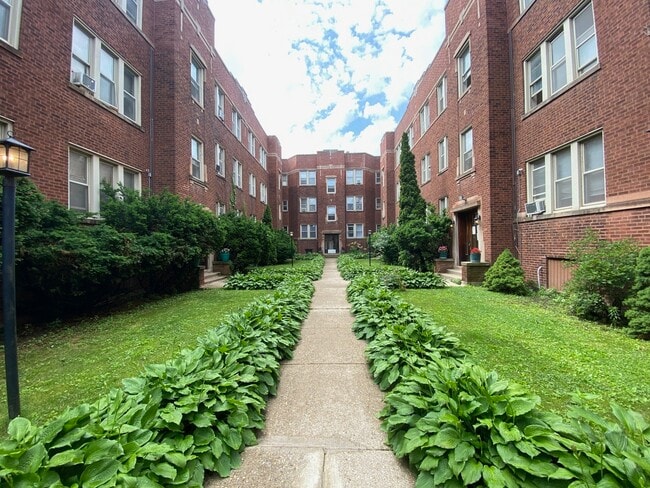 Primary Photo - 1349 W Touhy Ave