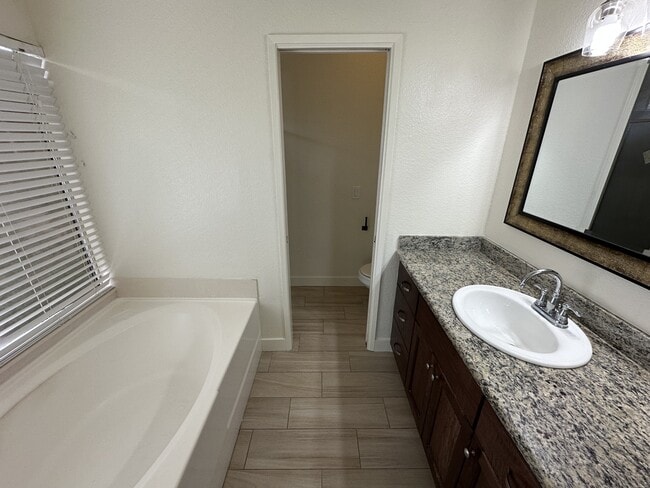 Building Photo - 15819 Antelope Dr