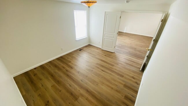 Building Photo - Gorgeous Remodeled Spacious 4 bedroom