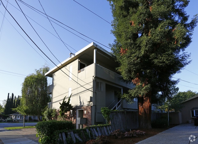Building Photo - Hallmark Apartments