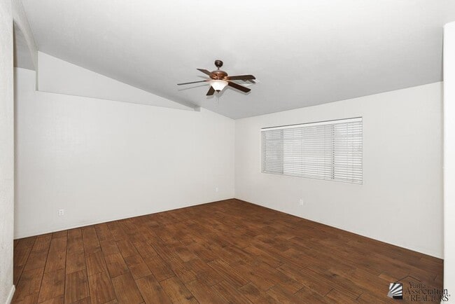 Building Photo - 2637 S 37th Dr