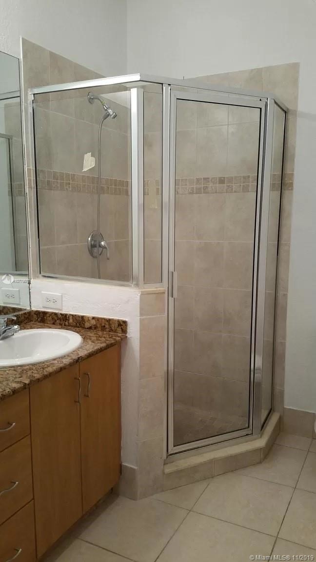 Building Photo - 3720 NE 4th Terrace