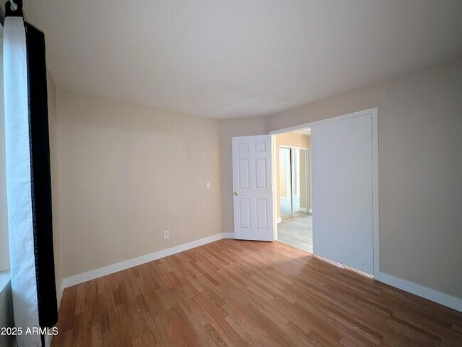 Building Photo - 7059 W Gardenia Ave