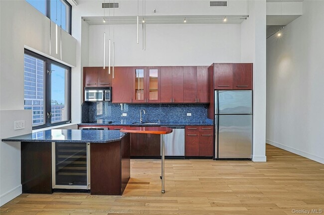 Building Photo - 25 Leroy Pl