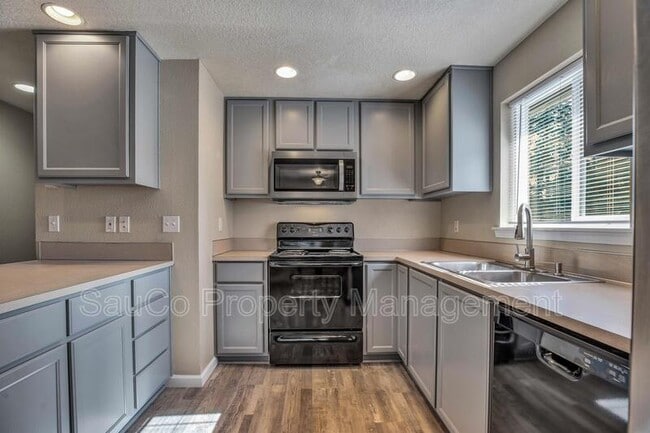 Building Photo - 2423 NW 3rd Ave