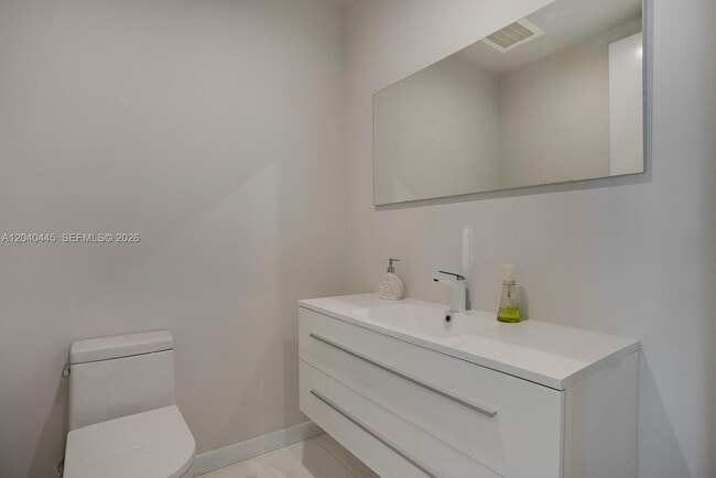 Building Photo - 275 Giralda Ave