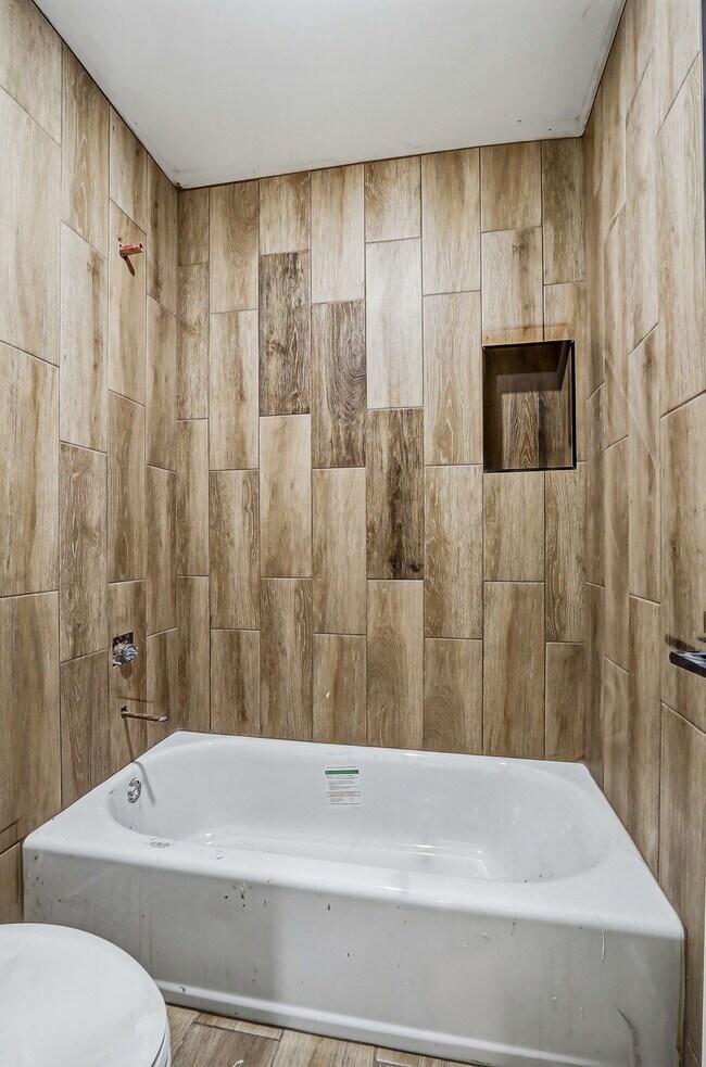 Building Photo - 2-bedroom, 1-bath brand new apartment in 79924