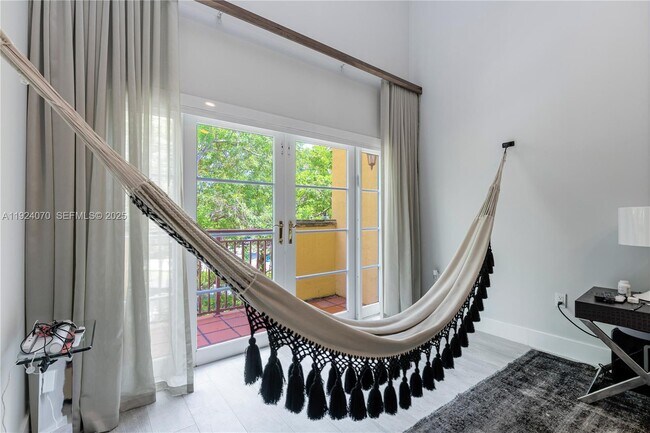 Building Photo - 18460 NE 30th Ave