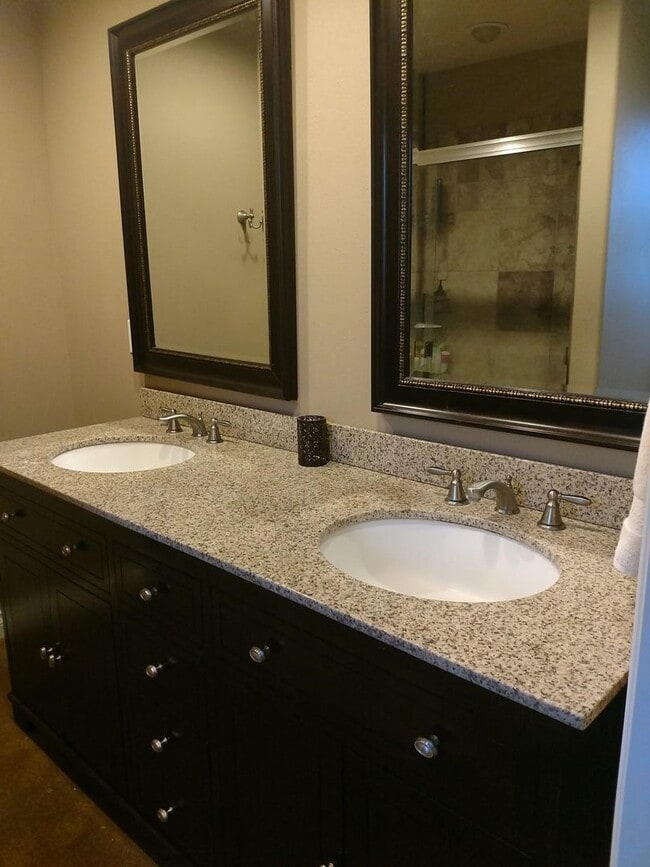 Building Photo - Gorgeous 3 Bed 2 Bath Clarkston Townhouse ...