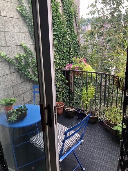 Building Photo - 1824 Carey Way