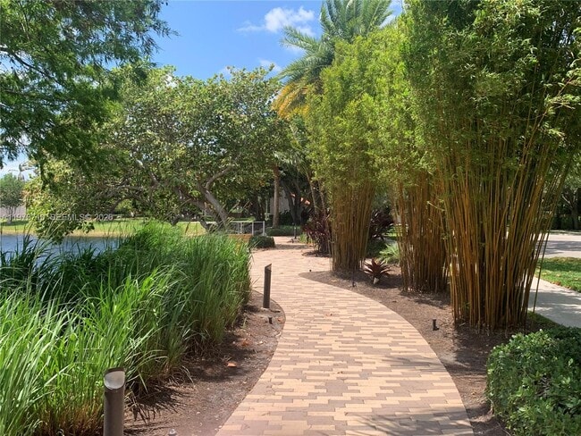 Building Photo - 2925 E Aviary Dr