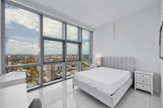 Building Photo - 851 NE 1st Ave