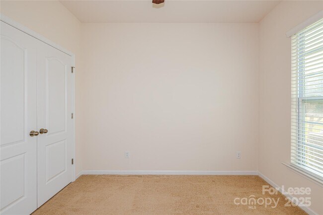 Building Photo - 2624 Snap Dragon Dr