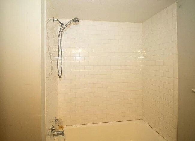 Building Photo - Beautiful home available today!