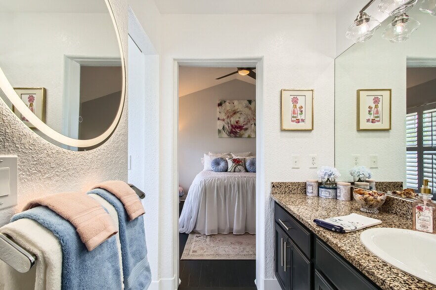 West Primary Ensuite - 7349 Lowell Blvd