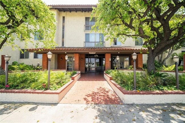 Building Photo - 12830 Burbank Blvd