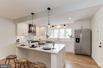 Building Photo - 8524 Thornden Terrace