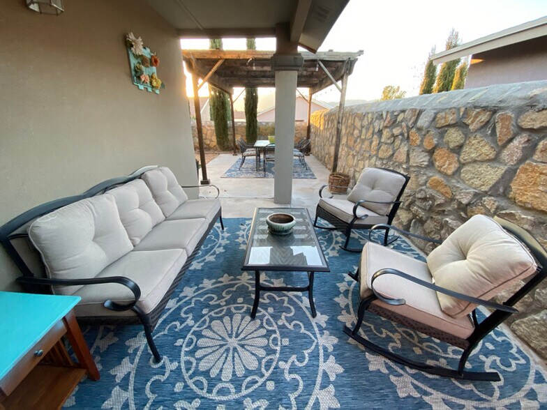 Building Photo - 10053 Paloma Dr
