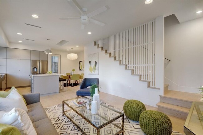 Building Photo - 1114 Mariposa Dr