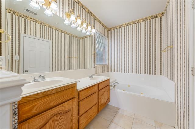 Building Photo - 511 Poplar Ln