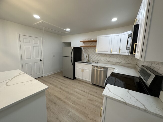 Building Photo - 519 Elgin St