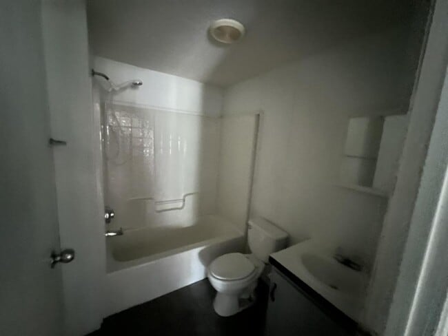 Building Photo - 5135 N Western Dr