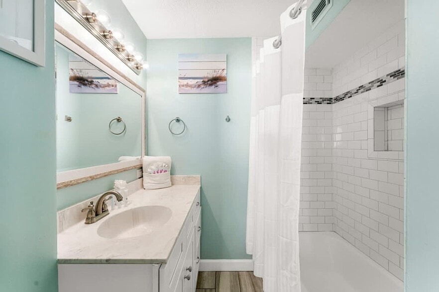 Building Photo - 8743 Thomas Dr