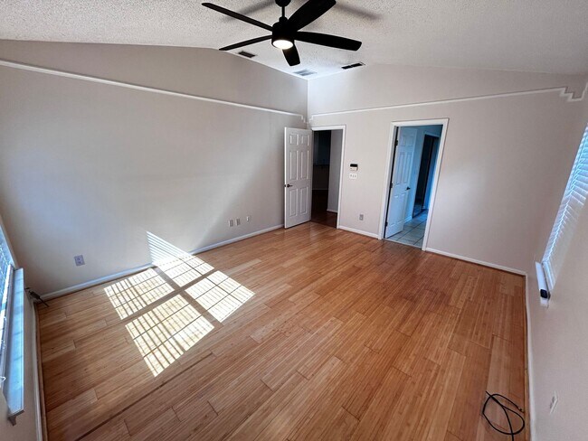 Building Photo - Wonderful 4/3 minutes from the beach! Must...