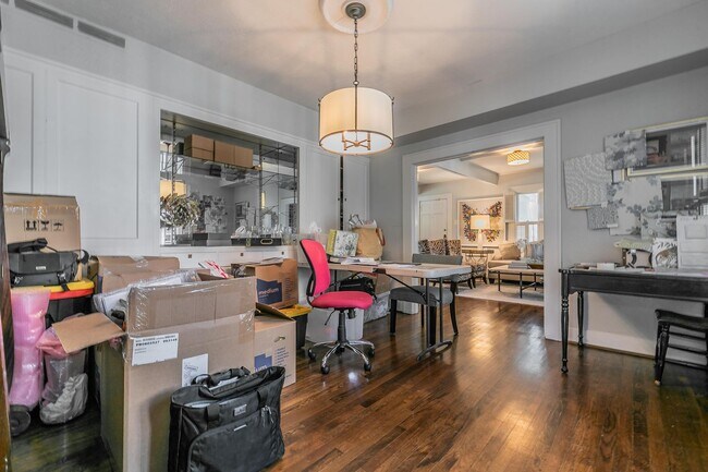 Building Photo - Charming Bungalow - Arlington Heights