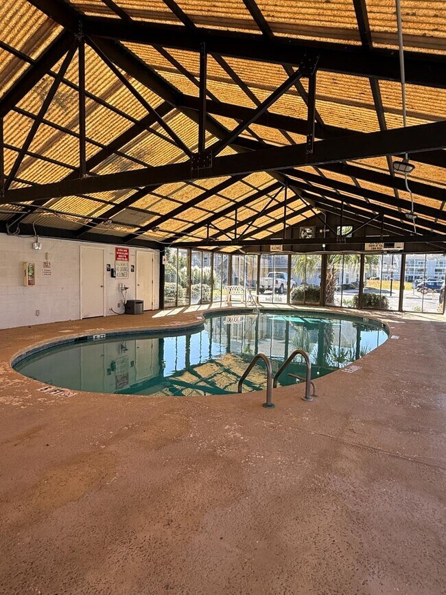 Building Photo - 1095 Plantation Dr W