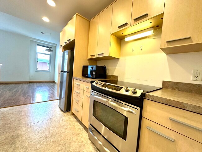 Building Photo - 309 W Washington Ave