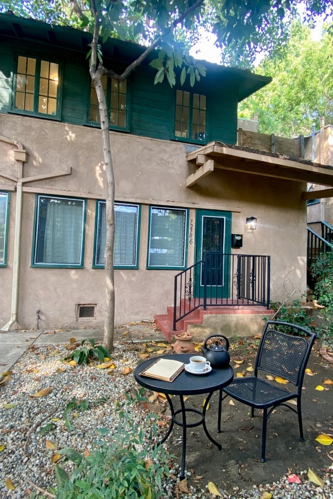 Front Yard and Private Entrance - 7270 1/2 Fountain Ave