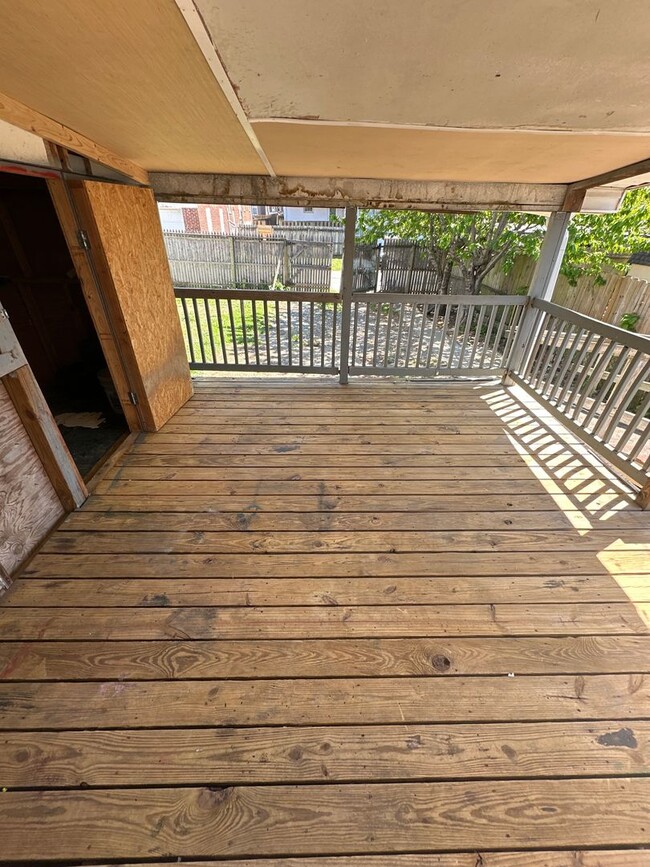 Building Photo - 3-bedroom ranch East York.