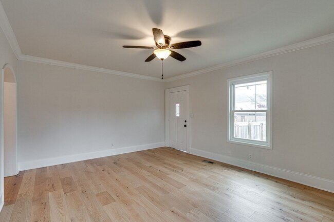 Building Photo - Two Bedroom Home For Rent!