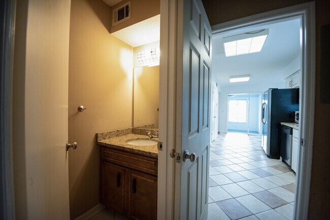 Building Photo - 6815 Raintree Dr