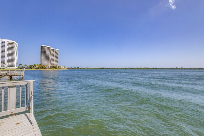 Building Photo - 52 Yacht Club Dr