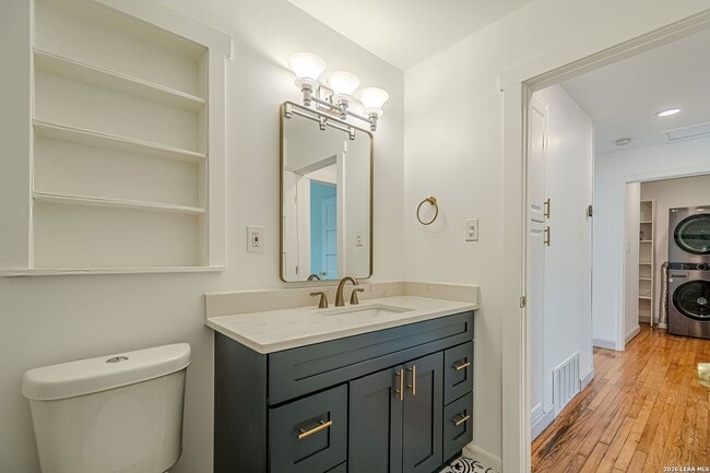 Building Photo - GORGEOUS 4-BEDROOM HOME IN TERRELL HEIGHTS