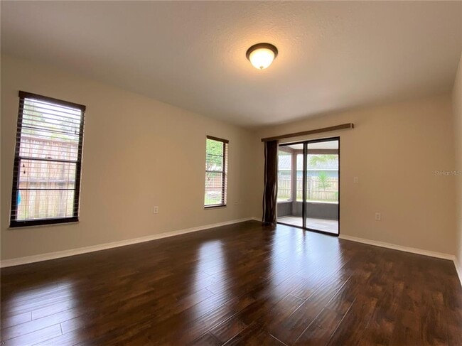 Building Photo - 214 Stevenage Dr