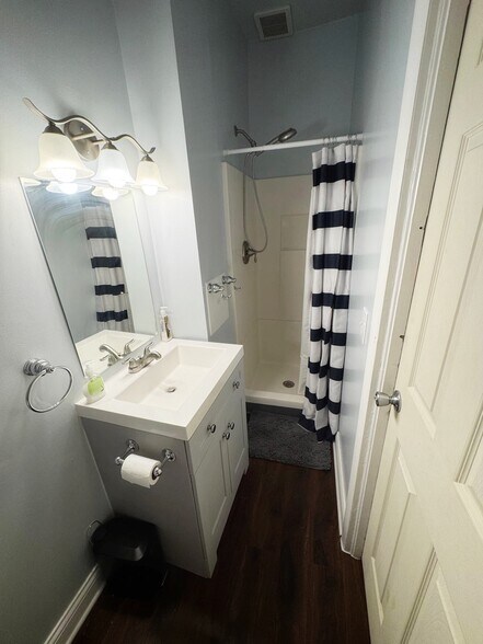 Building Photo - 807 W Vine St