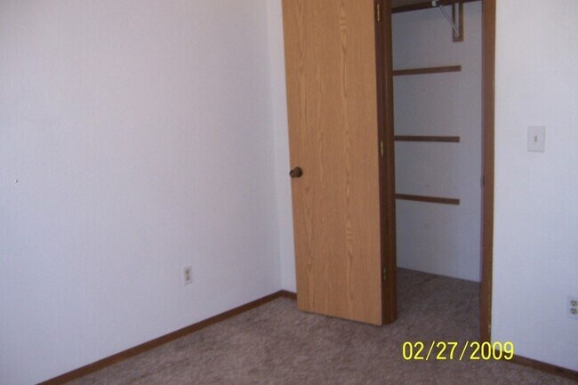 Building Photo - Single family 2 bedroom....