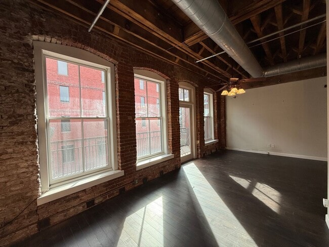 Building Photo - Bonnie Jean Flats