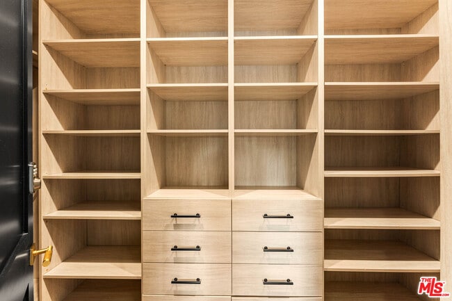 Building Photo - 13339 Margate St